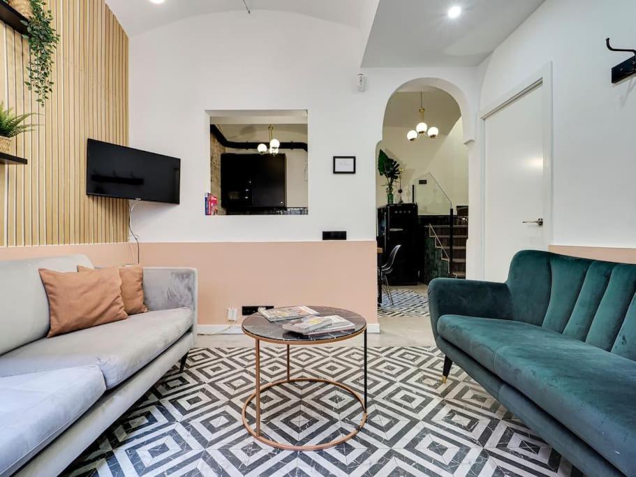 Casa Maria Townhouse- Terrace-4 Bedrooms L'Hospitalet de Llobregat Exterior photo
